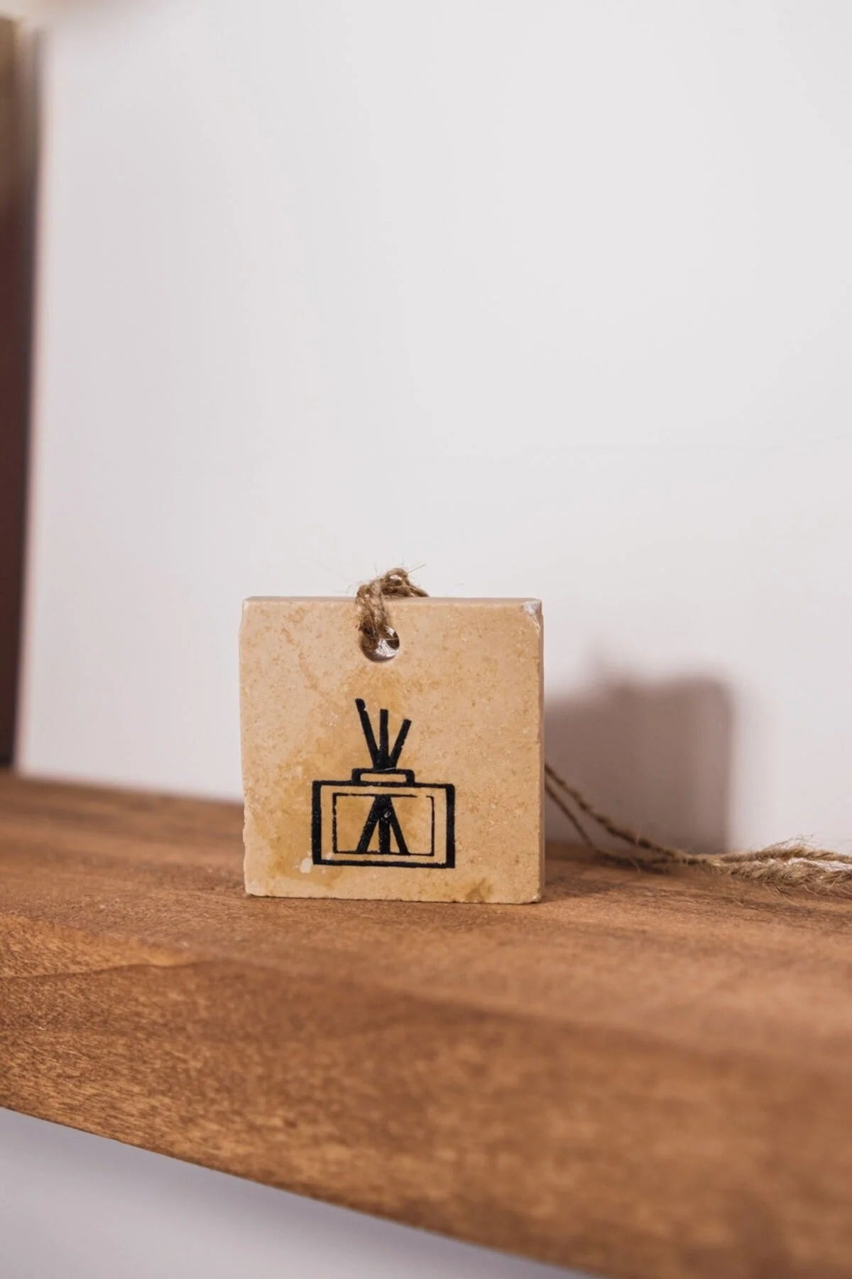 Salkım Sabun-Doğal Taş Traverten Askılı %100 Organik 6 Ay Kalıcı Oda Kokusu