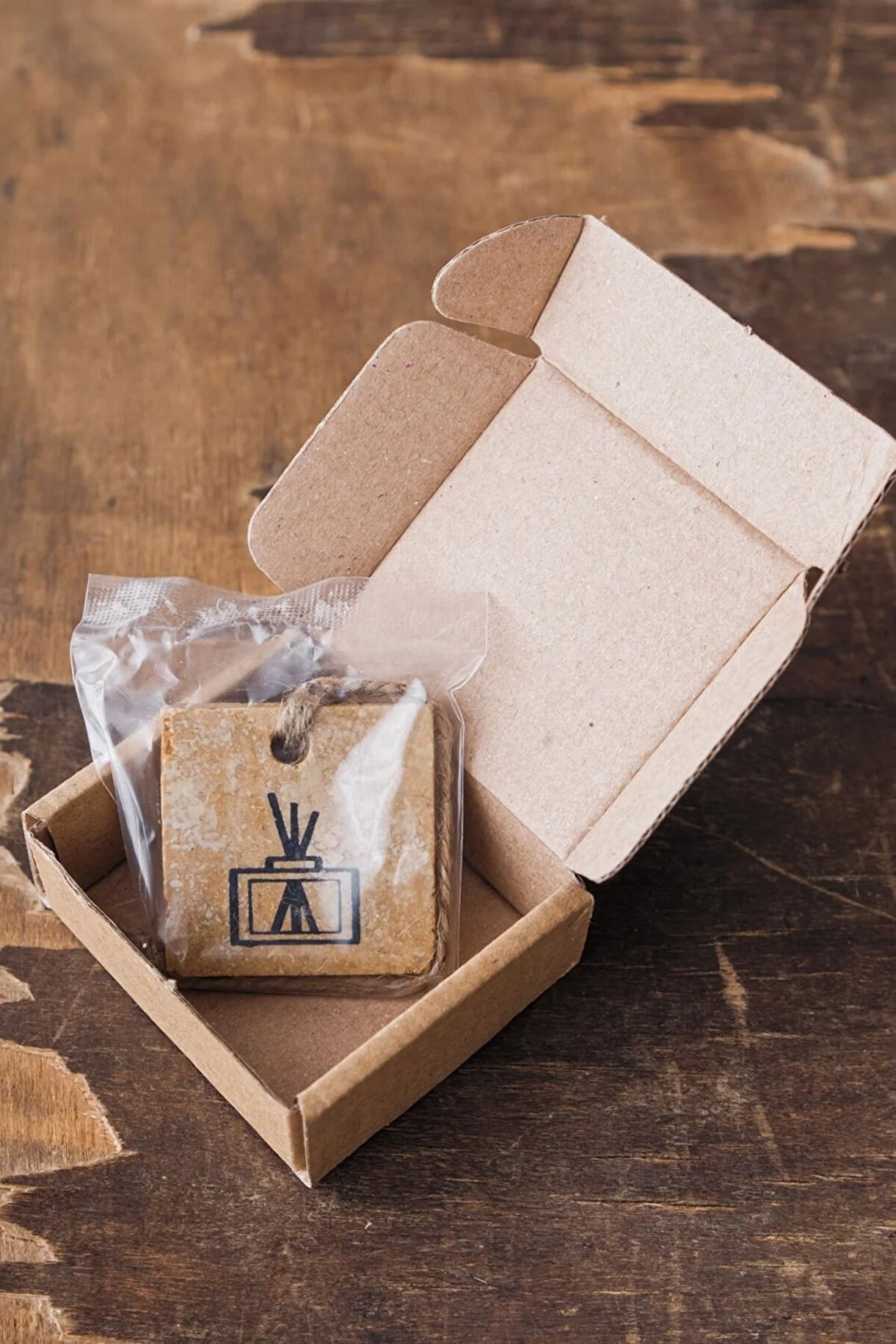 Salkım Sabun-Doğal Taş Traverten Askılı %100 Organik 6 Ay Kalıcı Oda Kokusu